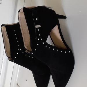 Jaclyn Smith gorgeous black booties!